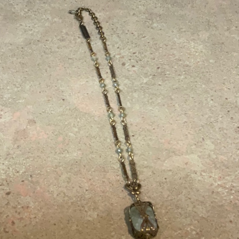 Gorgeous Jan Michaels necklace. Pale green jade stone and beads. - Picture 6 of 7